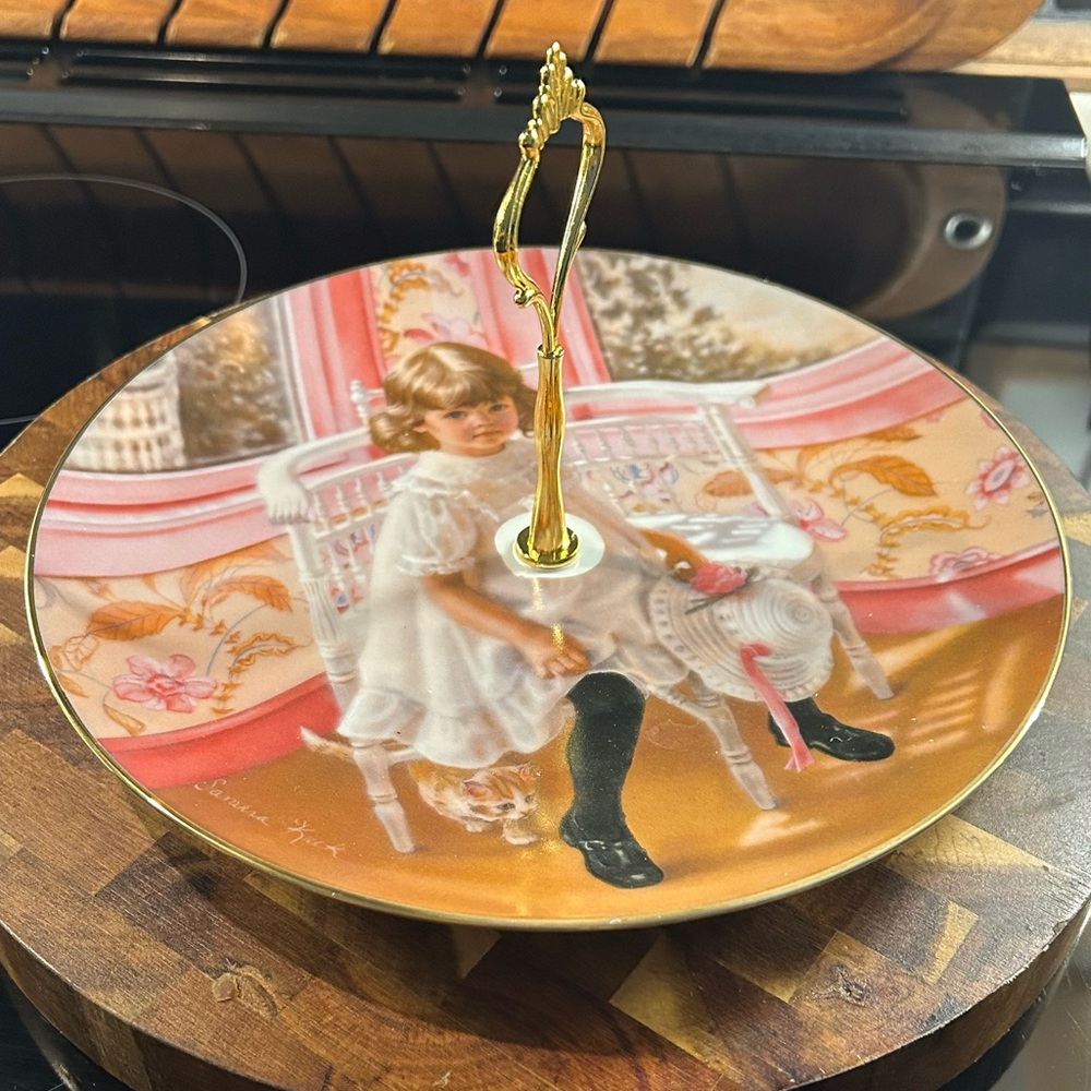 Vintage Style Easter Holiday cake Plate with Gold Handle